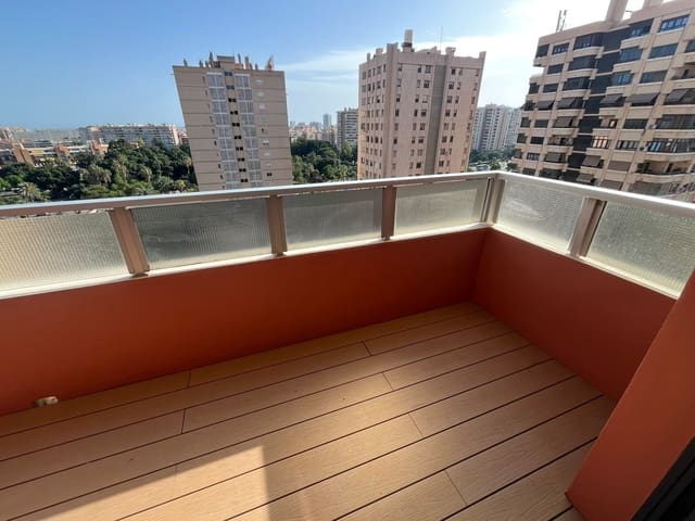Piso de 4 habitaciones en Pol Alameda, Málaga ciudad en alquiler con garaje - 3.100 € (Ref: 10099455)