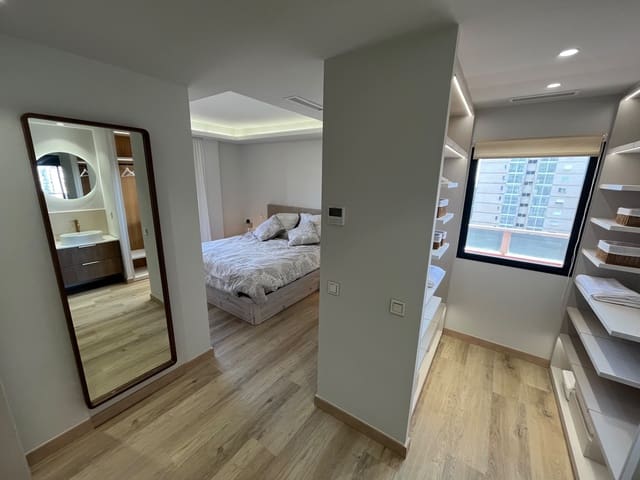 Piso de 4 habitaciones en Pol Alameda, Málaga ciudad en alquiler con garaje - 3.100 € (Ref: 10099455)