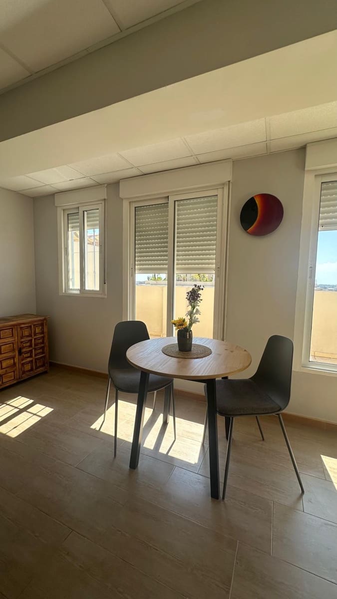 Penthouse de 4 chambres à louer à Malaga ville avec piscine garage - 2 500 € (Ref: 10103497)