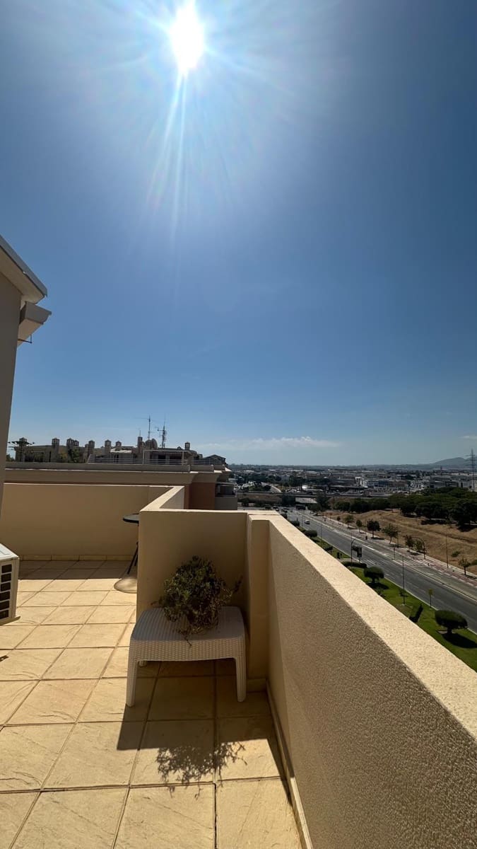 Penthouse de 4 chambres à louer à Malaga ville avec piscine garage - 2 500 € (Ref: 10103497)