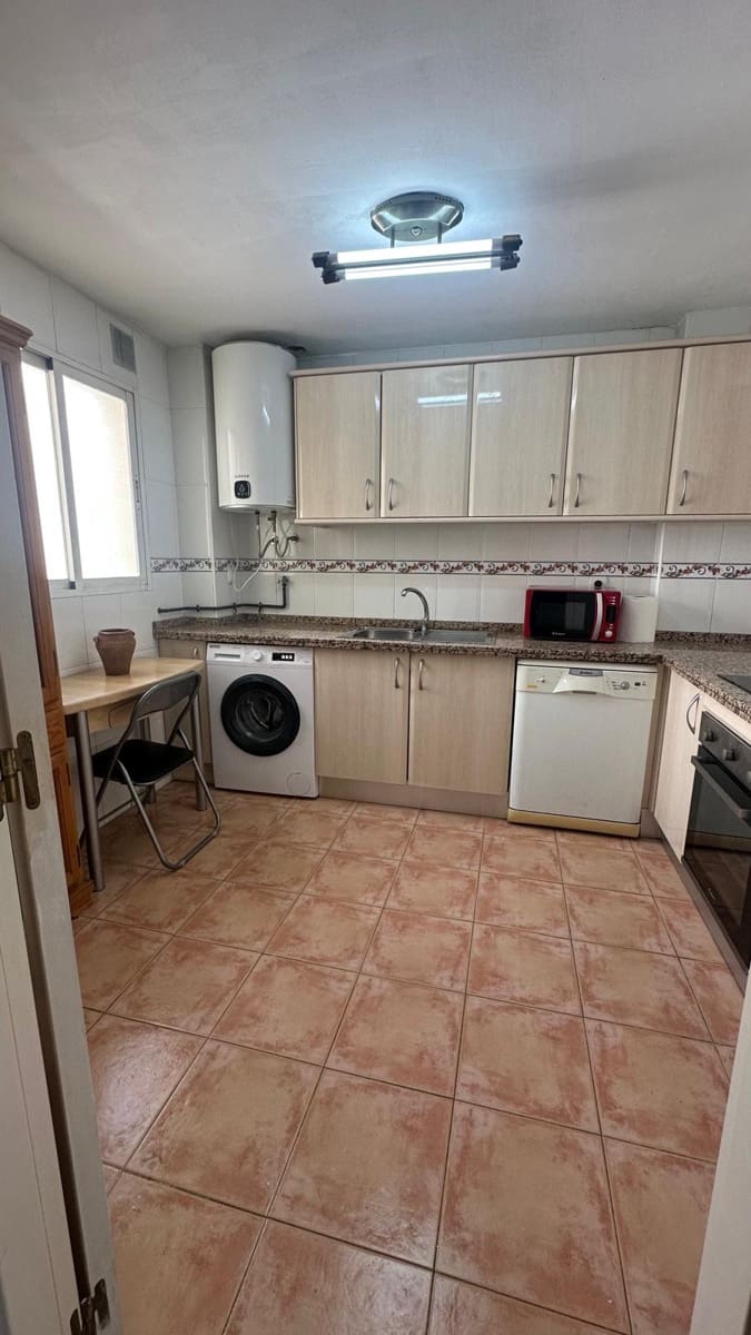 Penthouse de 4 chambres à louer à Malaga ville avec piscine garage - 2 500 € (Ref: 10103497)