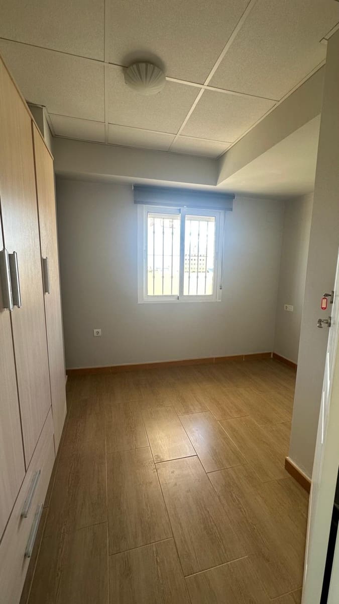 Penthouse de 4 chambres à louer à Malaga ville avec piscine garage - 2 500 € (Ref: 10103497)