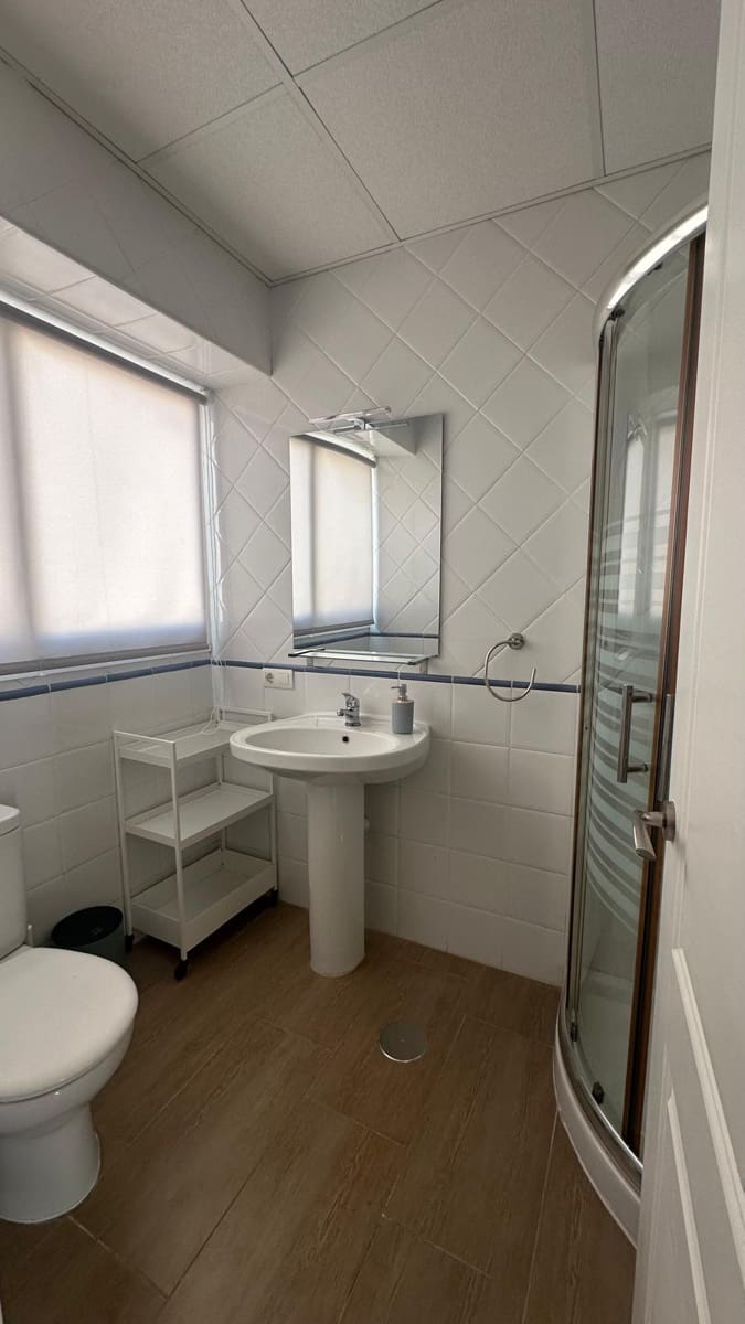 Penthouse de 4 chambres à louer à Malaga ville avec piscine garage - 2 500 € (Ref: 10103497)