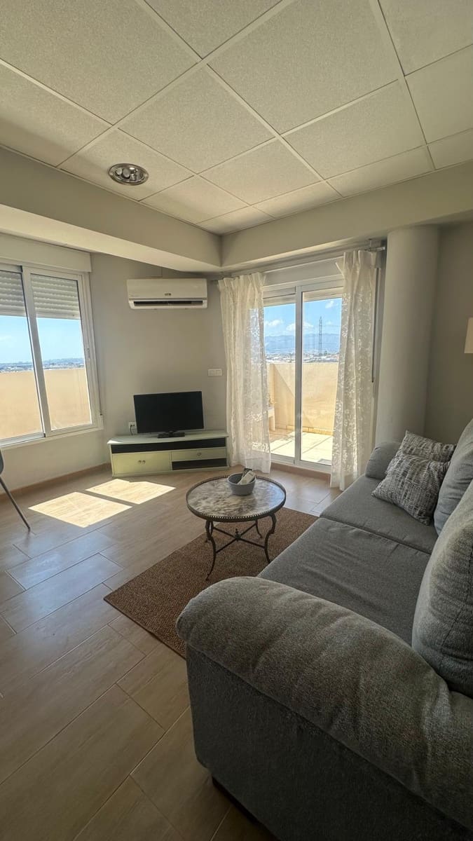 Penthouse de 4 chambres à louer à Malaga ville avec piscine garage - 2 500 € (Ref: 10103497)