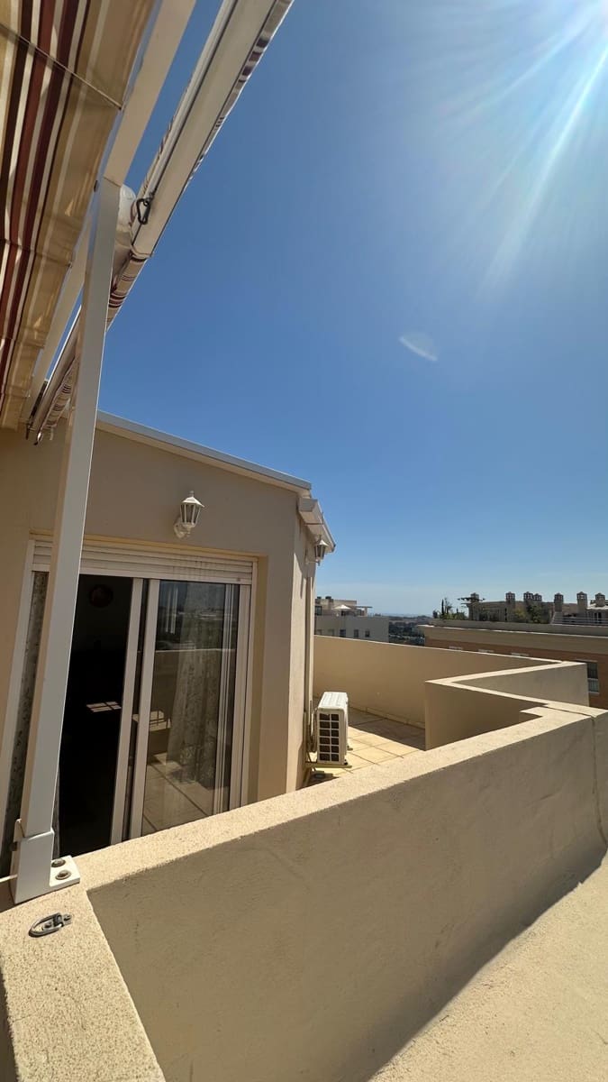 Penthouse de 4 chambres à louer à Malaga ville avec piscine garage - 2 500 € (Ref: 10103497)