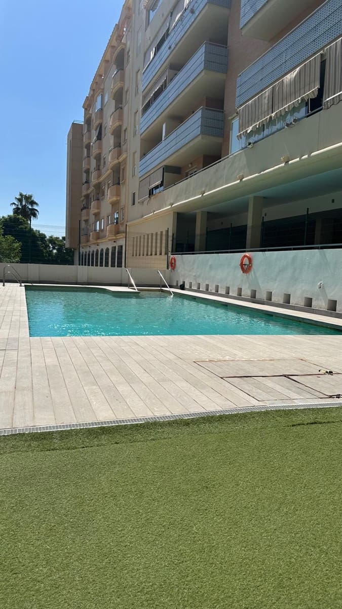 Penthouse de 4 chambres à louer à Malaga ville avec piscine garage - 2 500 € (Ref: 10103497)