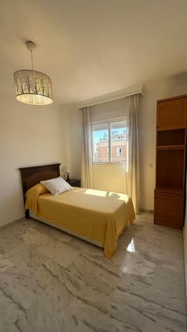 Penthouse de 4 chambres à louer à Ciudad Universitaria, Malaga ville avec piscine garage - 2 500 € (Ref: 10103497)