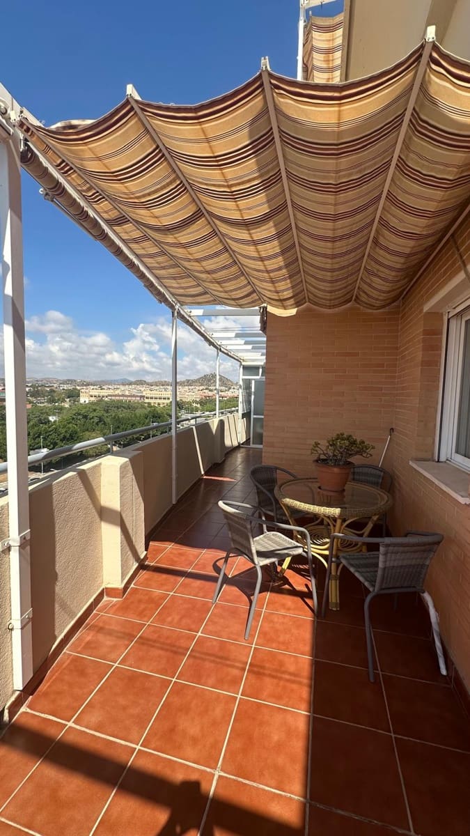 Penthouse de 4 chambres à louer à Malaga ville avec piscine garage - 2 500 € (Ref: 10103497)