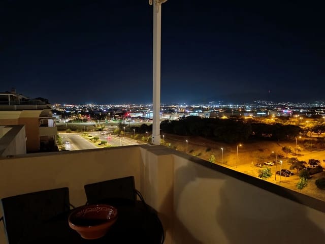 Penthouse de 4 chambres à louer à Ciudad Universitaria, Malaga ville avec piscine garage - 2 500 € (Ref: 10103497)