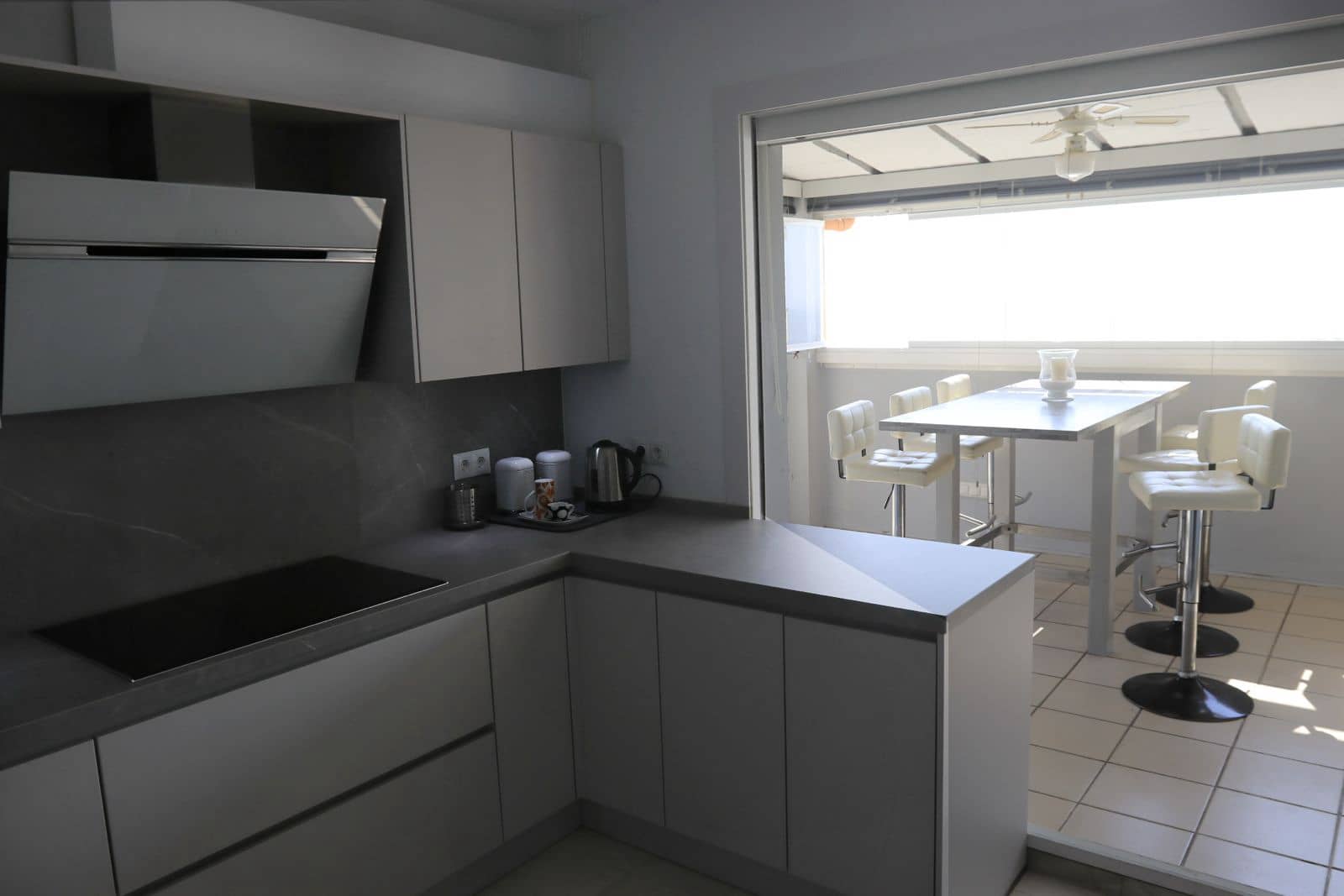 3 quarto Penthouse para arrendar em Marbella - 2 900 € (Ref: 10113449)