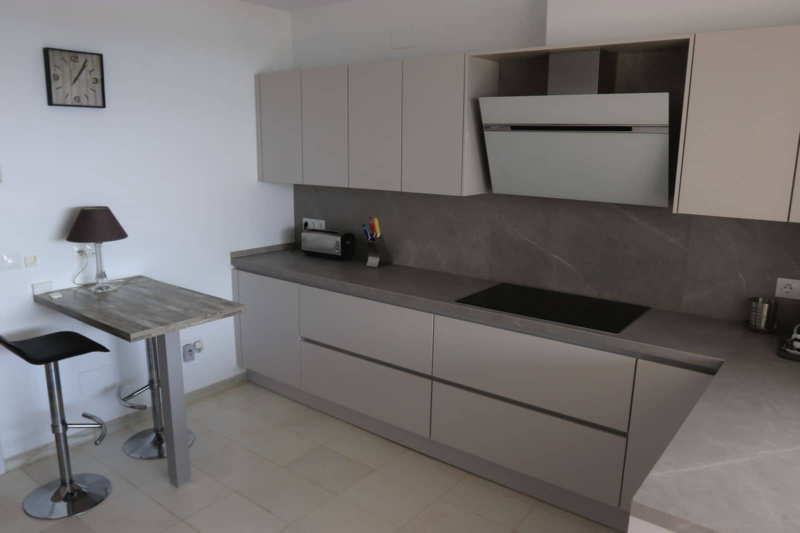 3 quarto Penthouse para arrendar em Marbella - 2 900 € (Ref: 10113449)