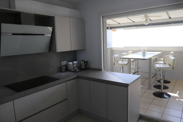 3 quarto Penthouse para arrendar em Marbella Centro, Marbella - 2 900 € (Ref: 10113449)