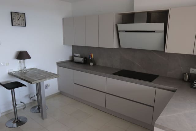 3 quarto Penthouse para arrendar em Marbella Centro, Marbella - 2 900 € (Ref: 10113449)