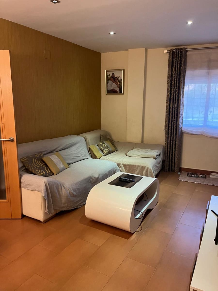 4 bedroom Townhouse for rent in Canillas de Aceituno with pool garage - € 1,400 (Ref: 10163315)