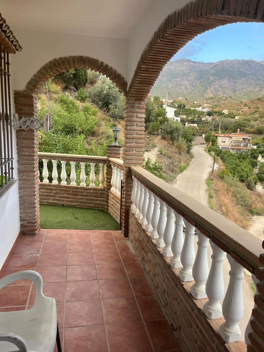 4 bedroom Townhouse for rent in Canillas de Aceituno with pool garage - € 1,400 (Ref: 10163315)