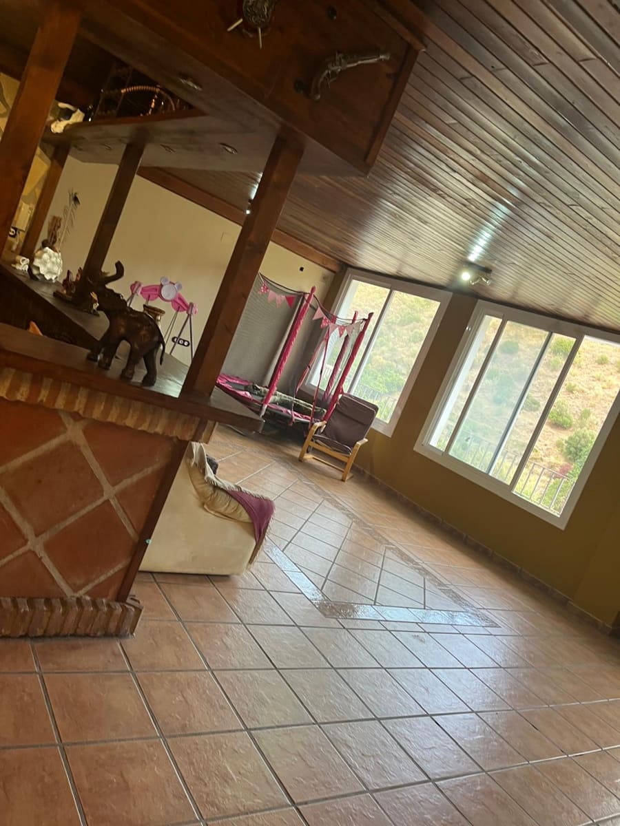 4 bedroom Townhouse for rent in Canillas de Aceituno with pool garage - € 1,400 (Ref: 10163315)