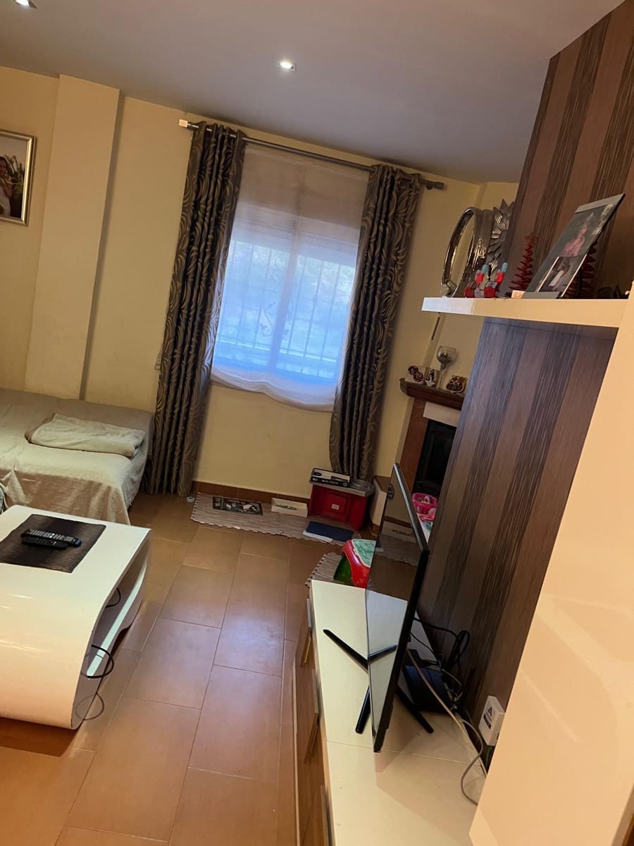 4 bedroom Townhouse for rent in Canillas de Aceituno with pool garage - € 1,400 (Ref: 10163315)