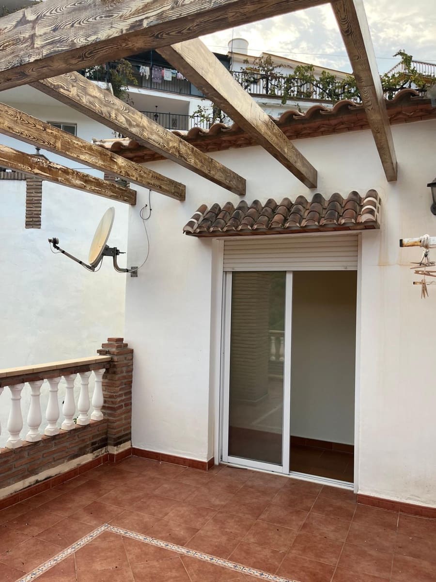 4 bedroom Townhouse for rent in Canillas de Aceituno with pool garage - € 1,400 (Ref: 10163315)