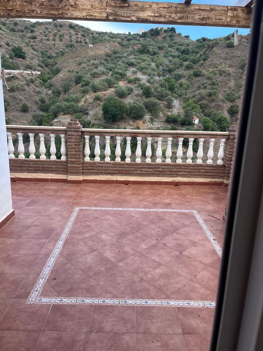 4 bedroom Townhouse for rent in Canillas de Aceituno with pool garage - € 1,400 (Ref: 10163315)