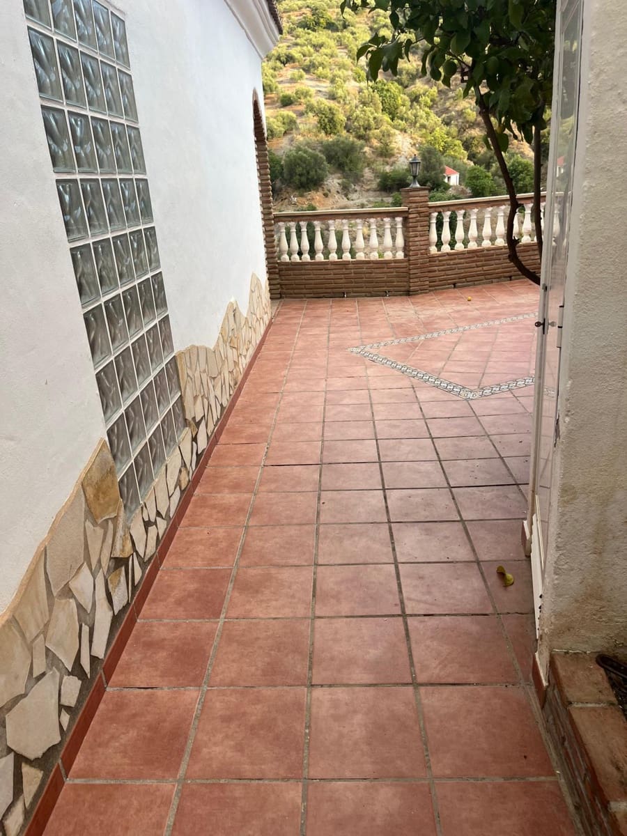 4 bedroom Townhouse for rent in Canillas de Aceituno with pool garage - € 1,400 (Ref: 10163315)