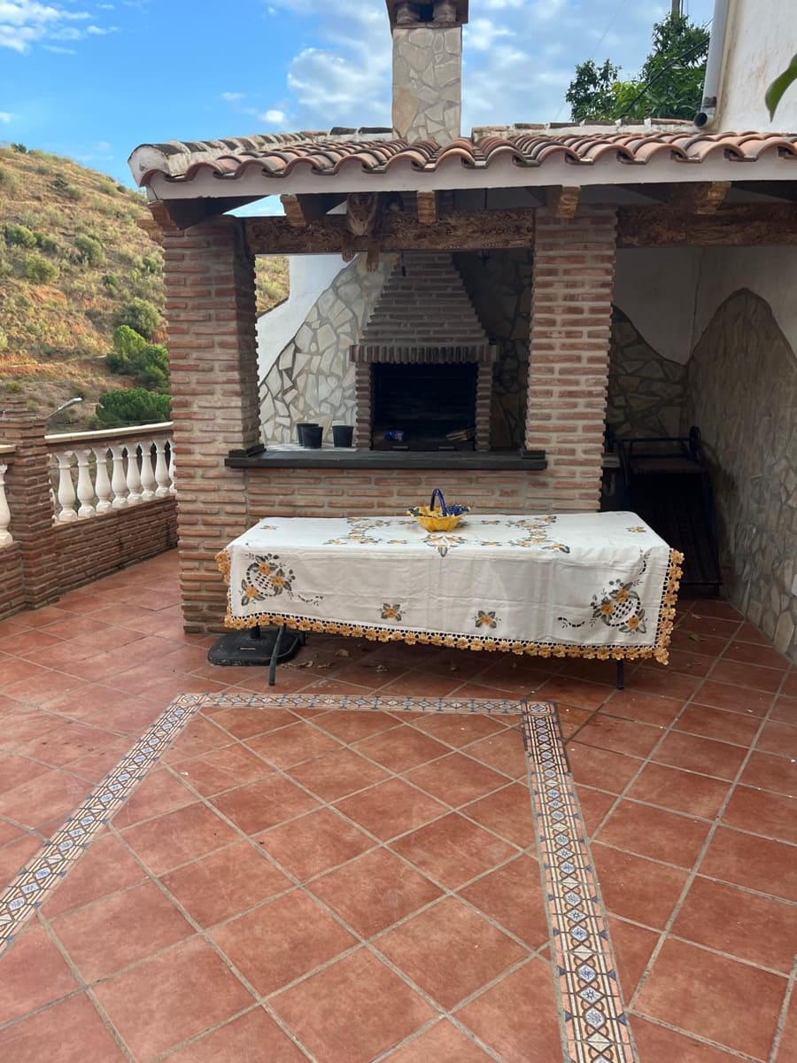 4 bedroom Townhouse for rent in Canillas de Aceituno with pool garage - € 1,400 (Ref: 10163315)