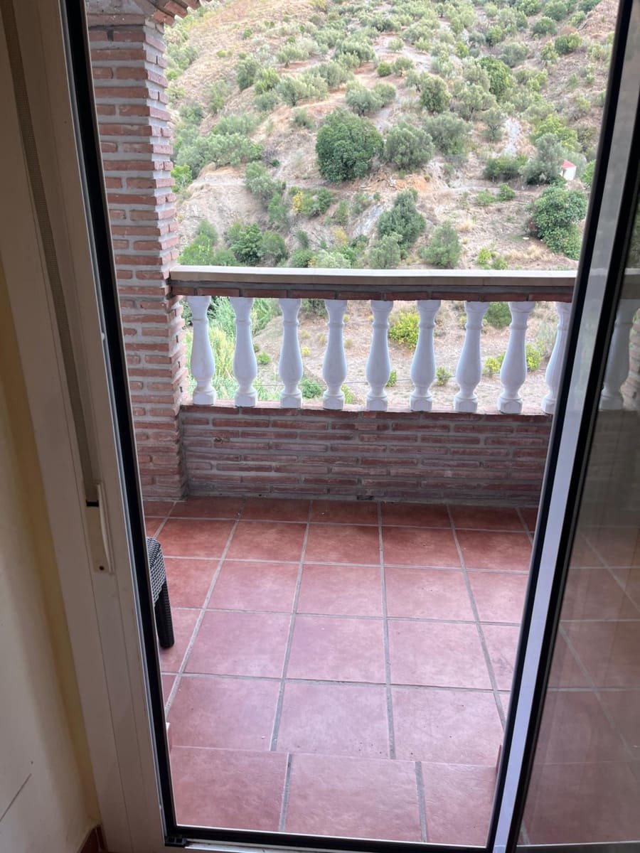 4 bedroom Townhouse for rent in Canillas de Aceituno with pool garage - € 1,400 (Ref: 10163315)