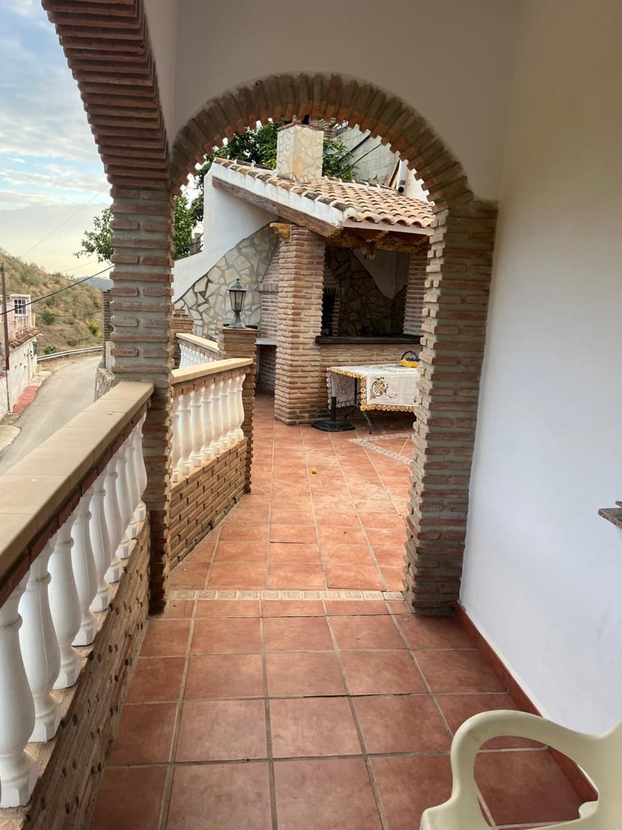 4 bedroom Townhouse for rent in Canillas de Aceituno with pool garage - € 1,400 (Ref: 10163315)