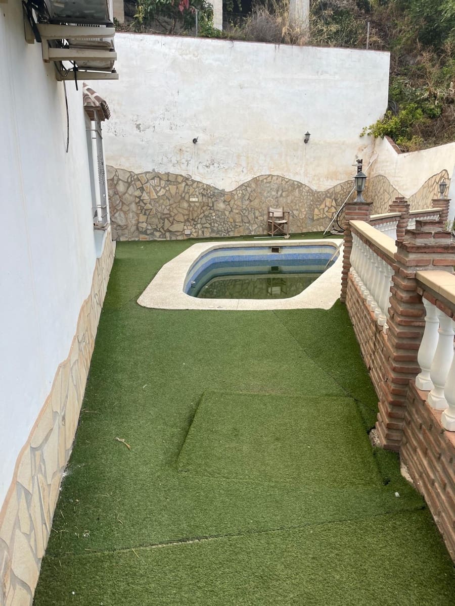 4 bedroom Townhouse for rent in Canillas de Aceituno with pool garage - € 1,400 (Ref: 10163315)
