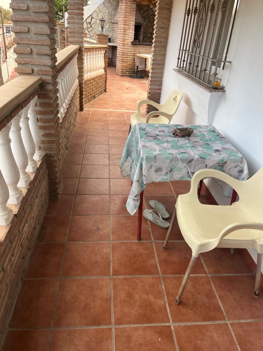 4 bedroom Townhouse for rent in Canillas de Aceituno with pool garage - € 1,400 (Ref: 10163315)