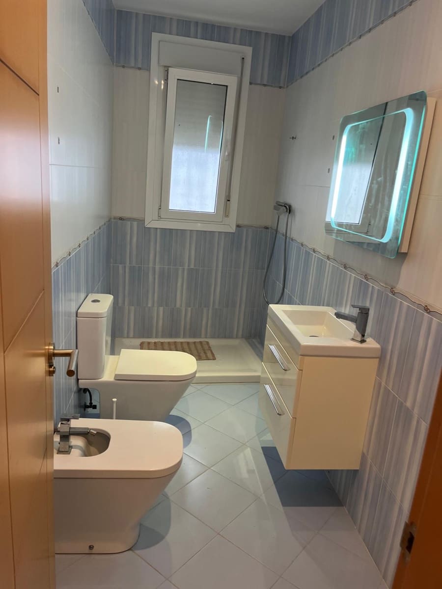 4 bedroom Townhouse for rent in Canillas de Aceituno with pool garage - € 1,400 (Ref: 10163315)