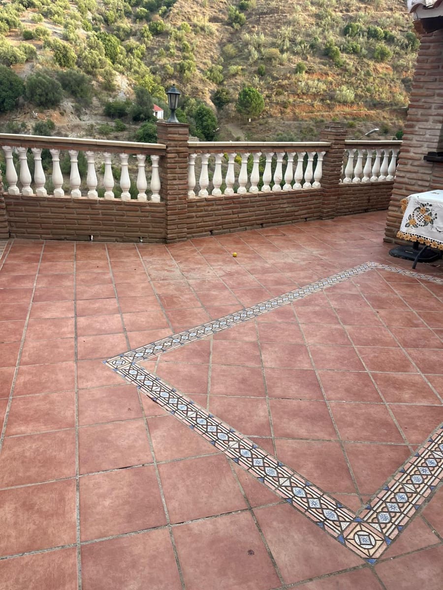 4 bedroom Townhouse for rent in Canillas de Aceituno with pool garage - € 1,400 (Ref: 10163315)