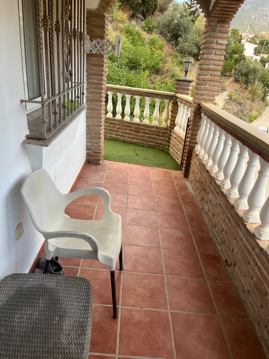 4 bedroom Townhouse for rent in Canillas de Aceituno with pool garage - € 1,400 (Ref: 10163315)