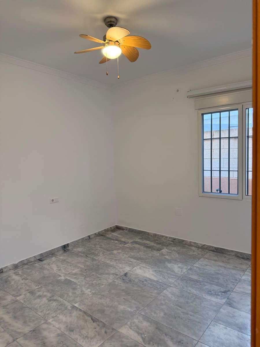 2 bedroom Terraced Villa for rent in Malaga city with garage - € 1,700 (Ref: 10163678)