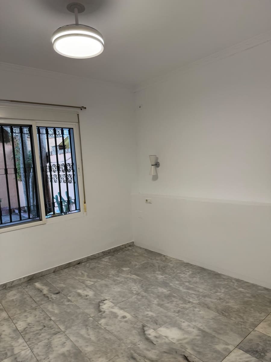 2 bedroom Terraced Villa for rent in Malaga city with garage - € 1,700 (Ref: 10163678)