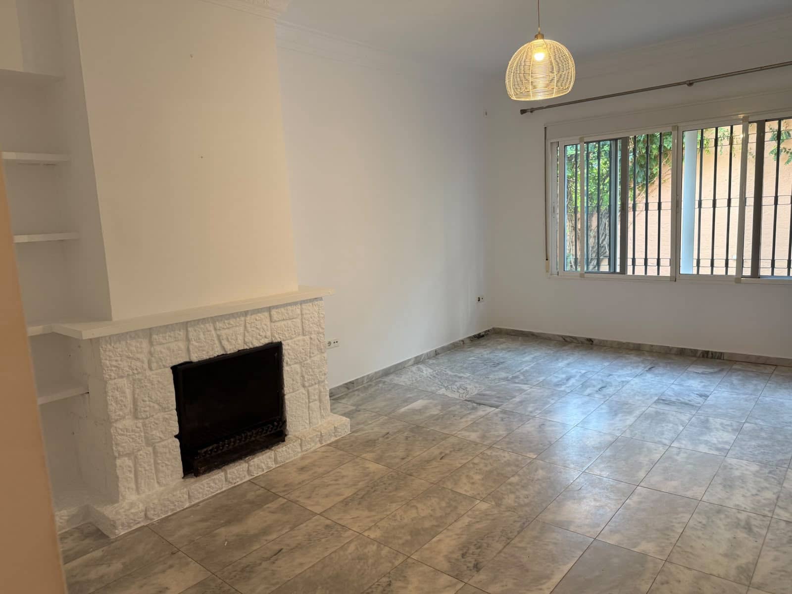 2 bedroom Terraced Villa for rent in Malaga city with garage - € 1,700 (Ref: 10163678)