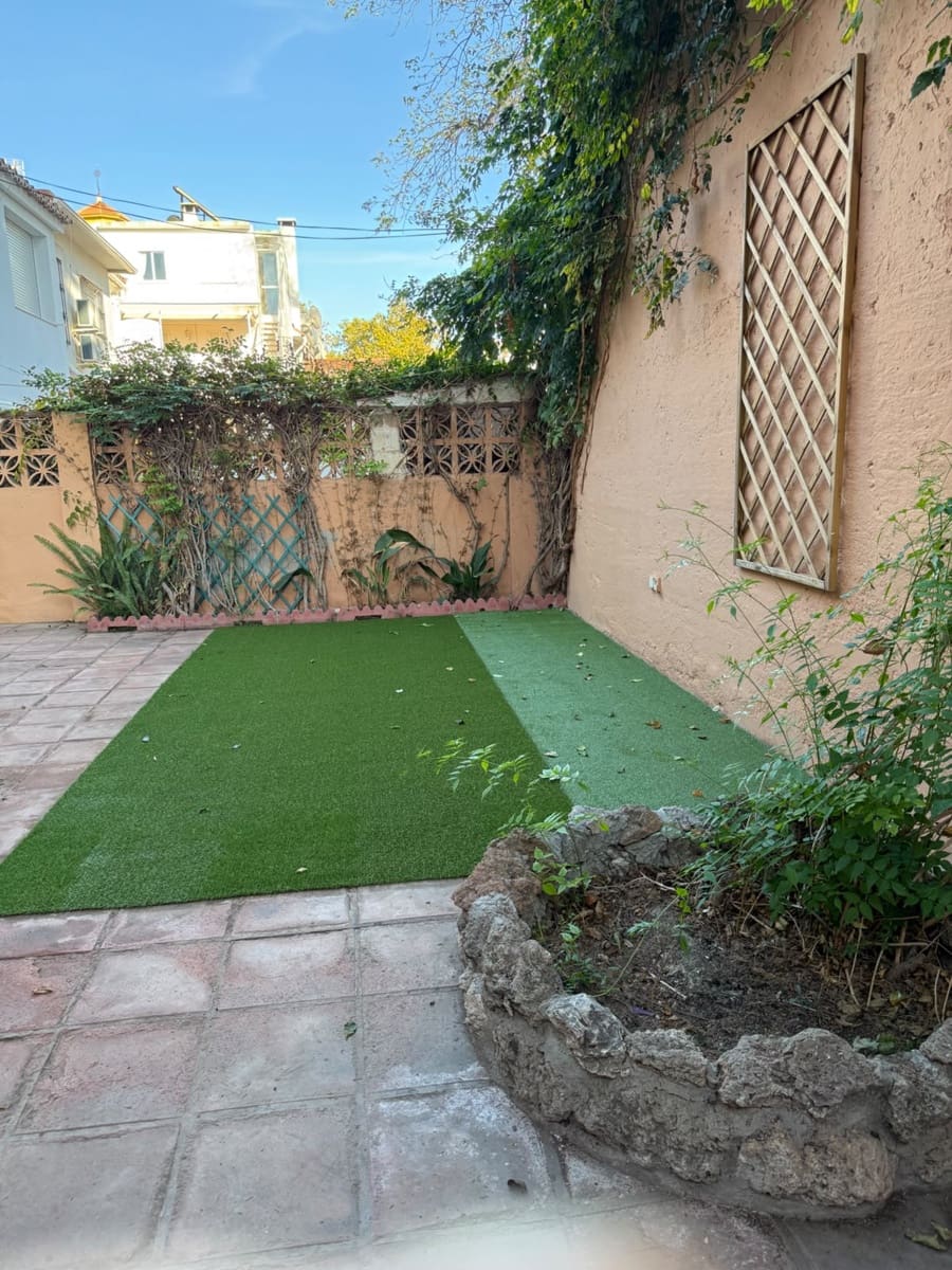 2 bedroom Terraced Villa for rent in Malaga city with garage - € 1,700 (Ref: 10163678)