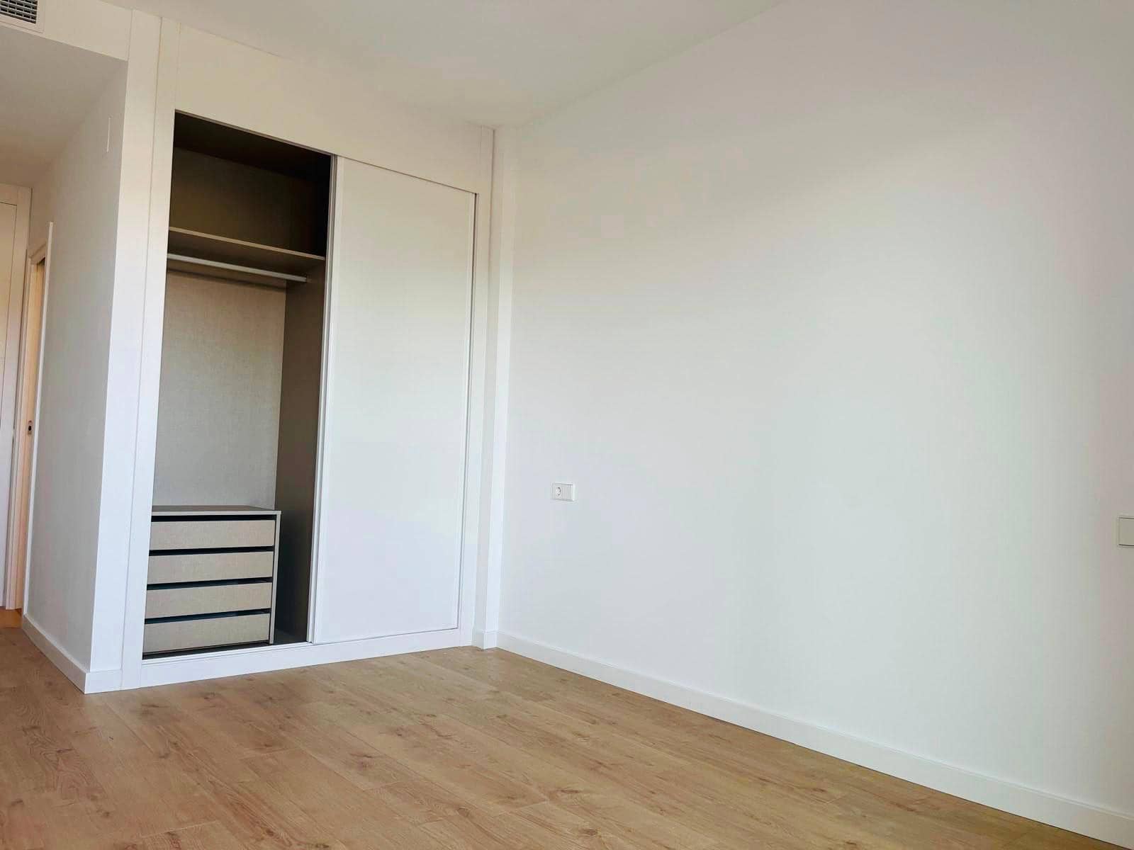 2 soverom Leilighet til leie i Malaga by med svømmebasseng garasje - € 1 800 (Ref: 10170151)