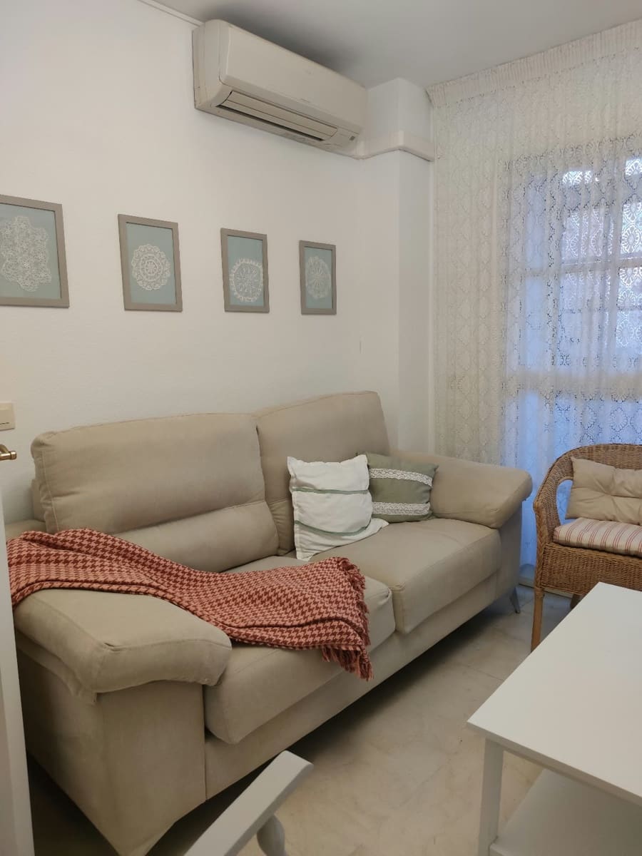 Piso de 2 habitaciones en Málaga ciudad en alquiler - 1.200 € (Ref: 10181659)