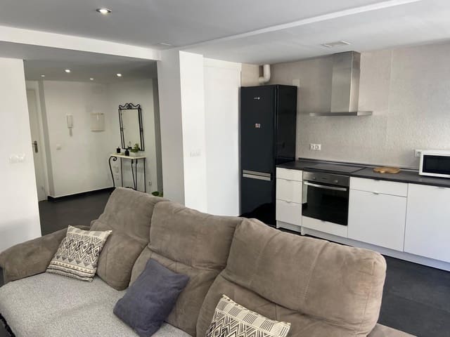 Appartement de 4 chambres à louer à Vélez-Málaga - 1 000 € (Ref: 6810764)
