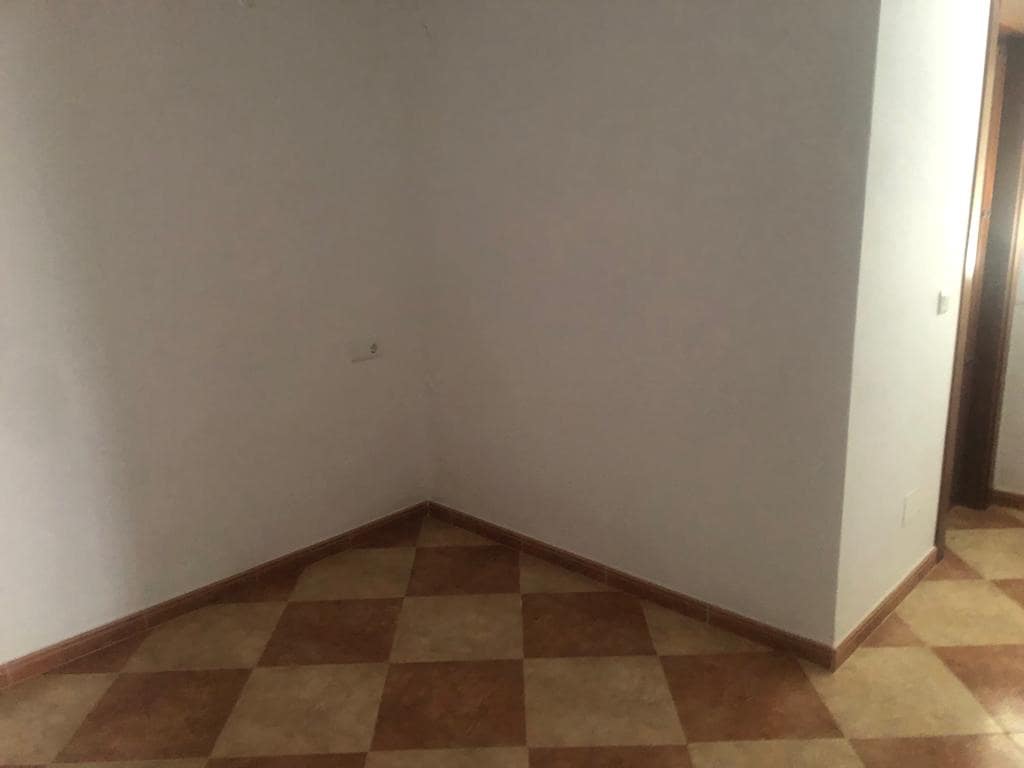 3 sovrum Lägenhet att hyra i Sedella - 600 € (Ref: 8021448)