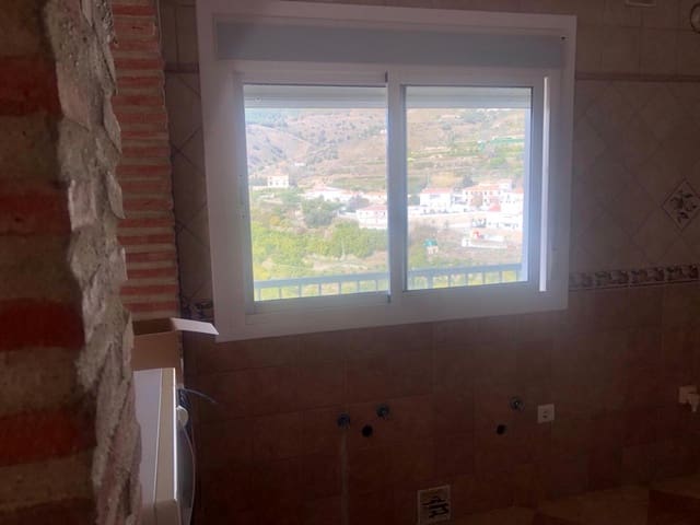 3 bedroom Flat for rent in Sedella - € 600 (Ref: 8021448)