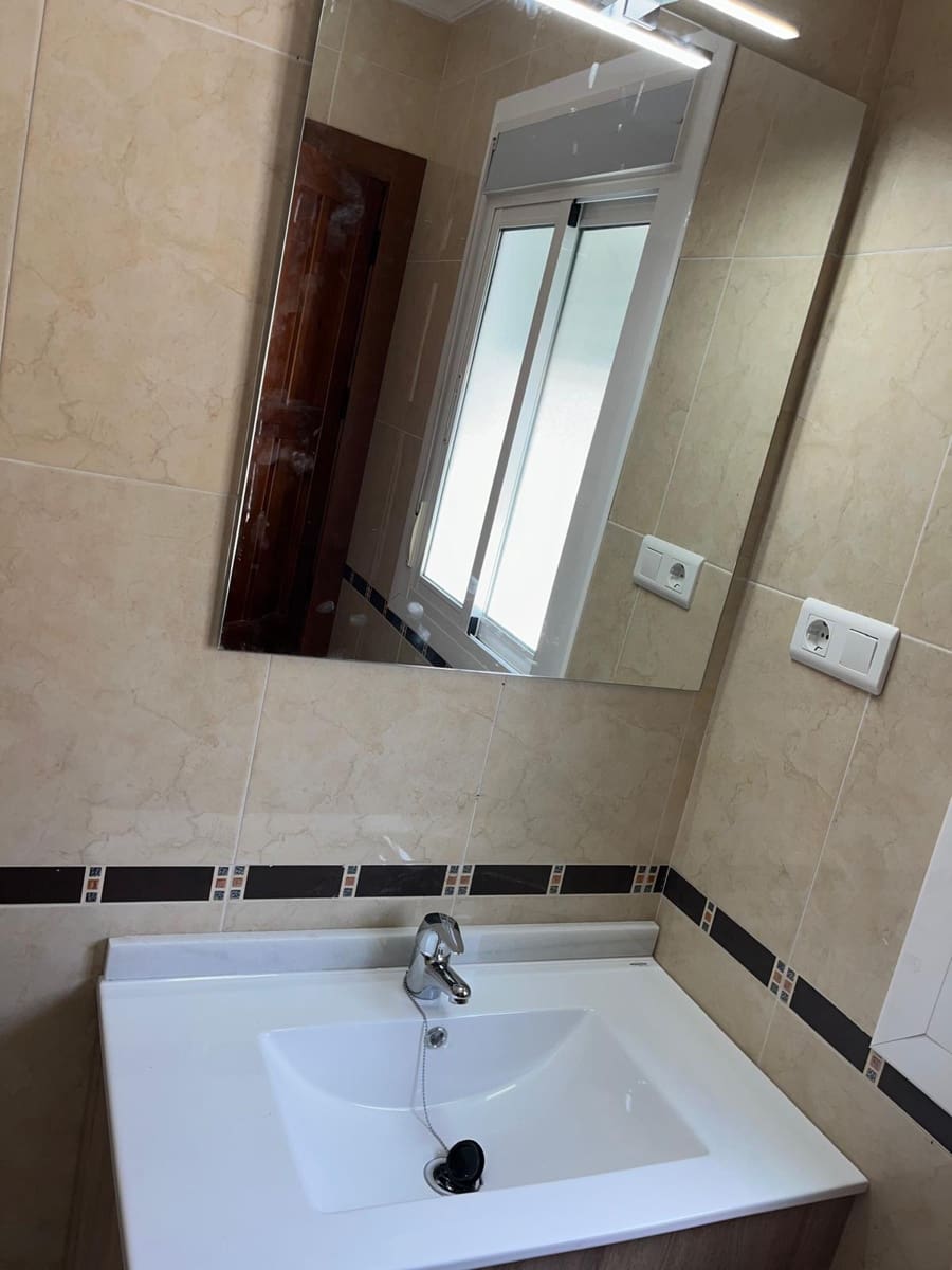 3 sovrum Lägenhet att hyra i Sedella - 600 € (Ref: 8021448)