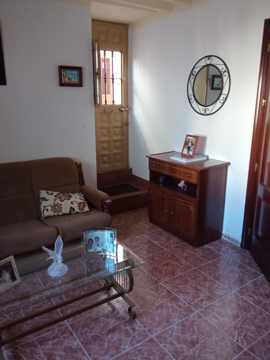 4 soveværelse Byhus til leje i Comares - € 700 (Ref: 8066901)