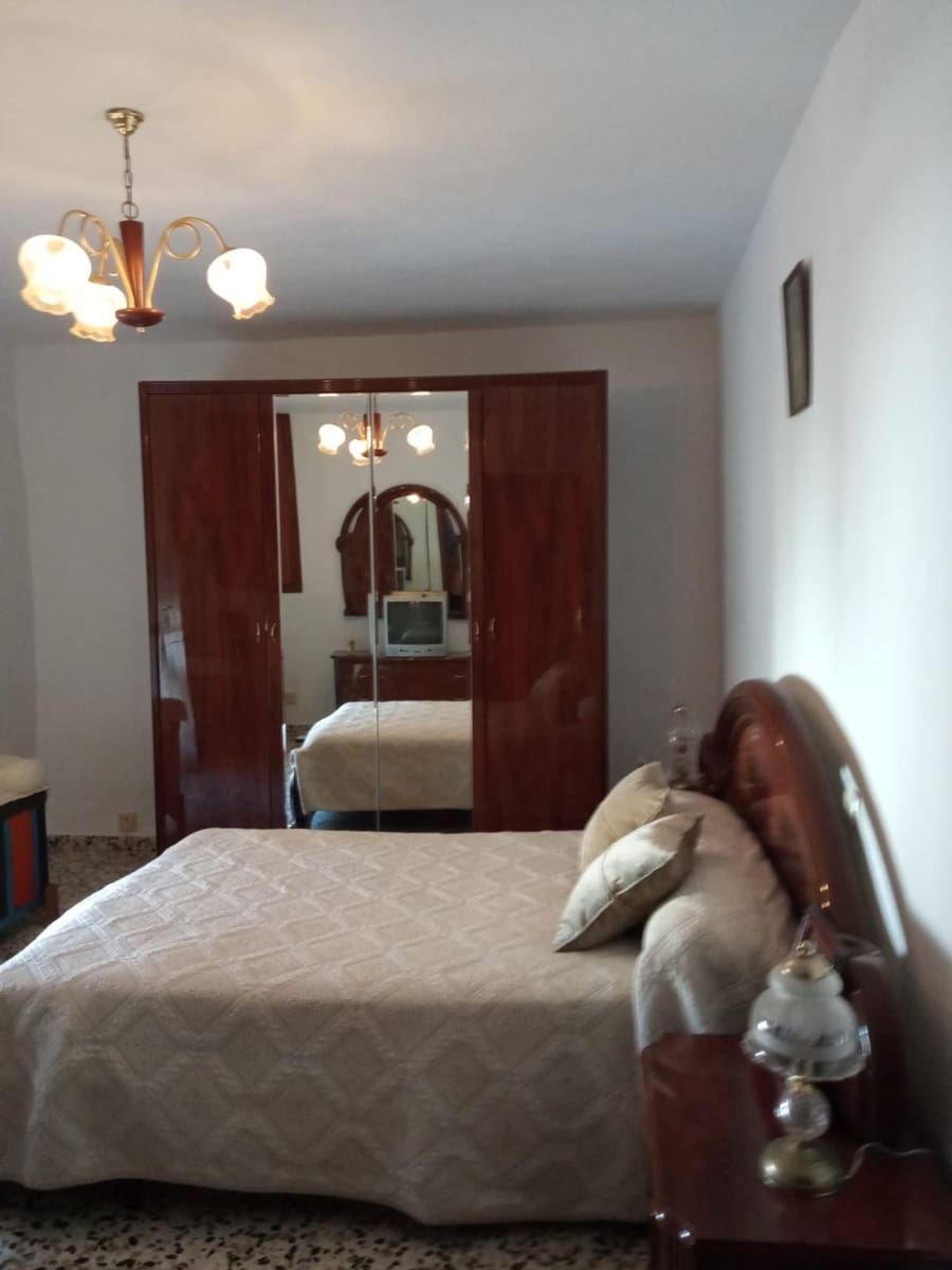 4 soveværelse Byhus til leje i Comares - € 700 (Ref: 8066901)