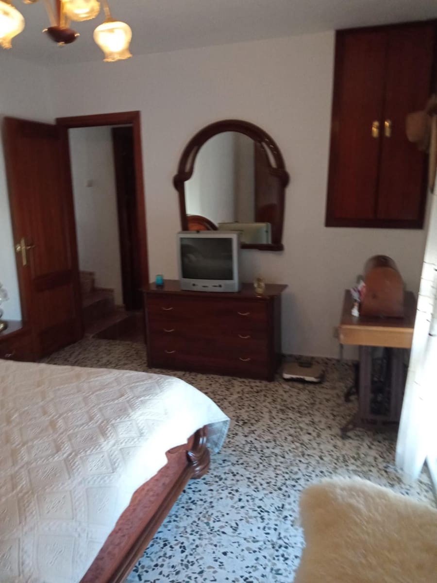 4 soveværelse Byhus til leje i Comares - € 700 (Ref: 8066901)