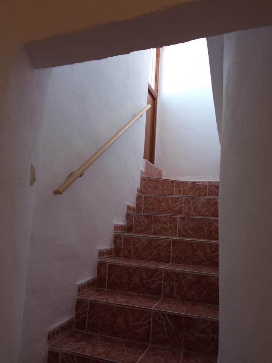 4 soveværelse Byhus til leje i Comares - € 700 (Ref: 8066901)