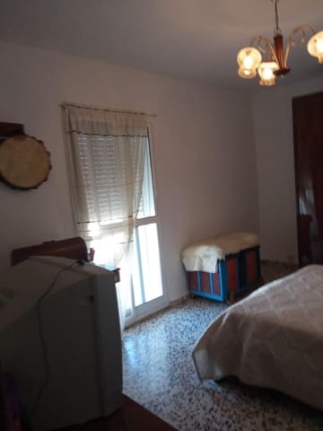 4 soveværelse Byhus til leje i Comares - € 700 (Ref: 8066901)