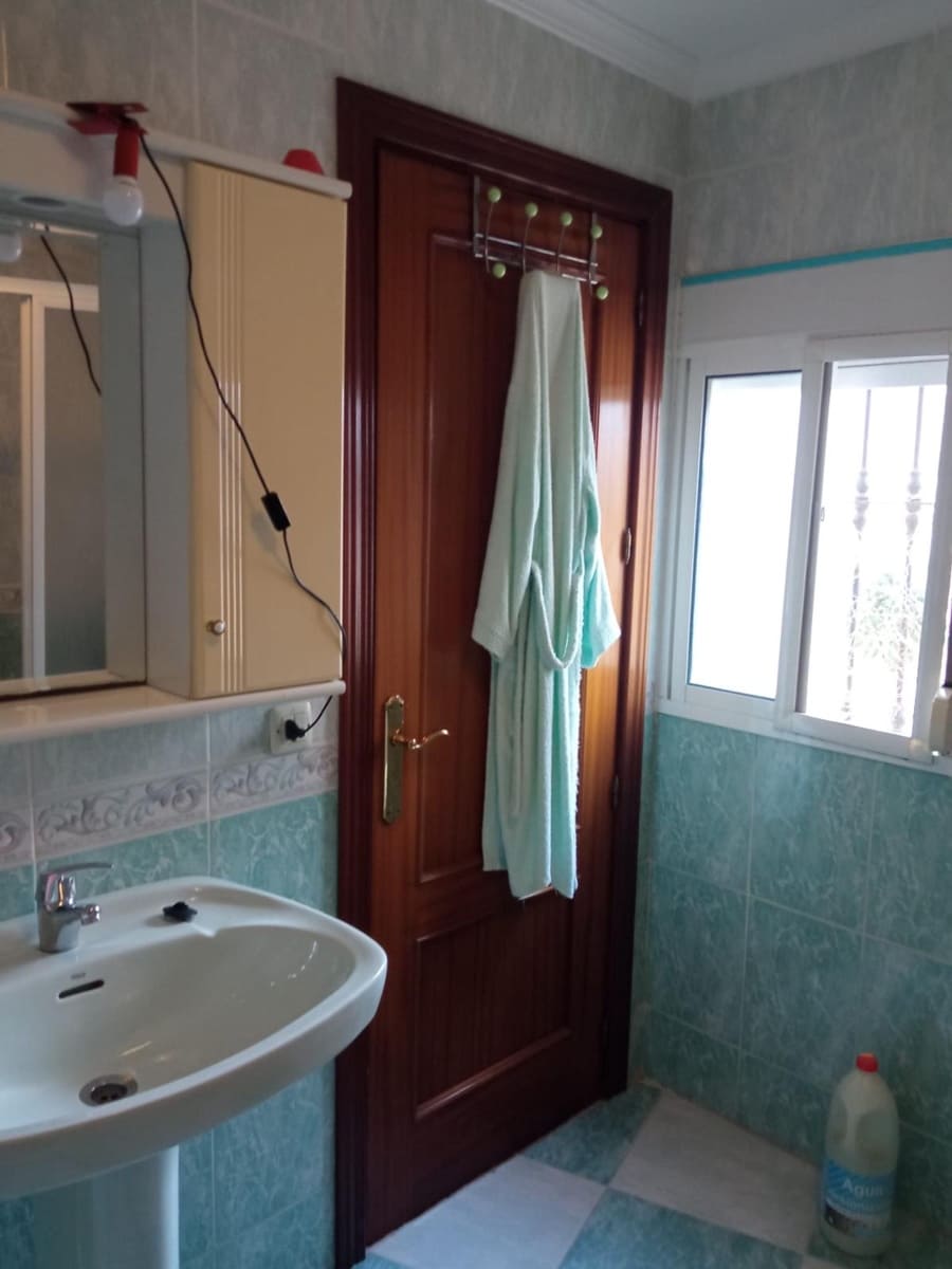 4 soveværelse Byhus til leje i Comares - € 700 (Ref: 8066901)