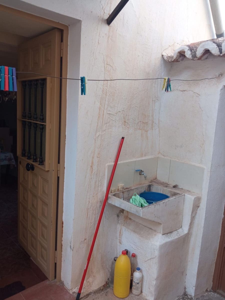 4 soveværelse Byhus til leje i Comares - € 700 (Ref: 8066901)