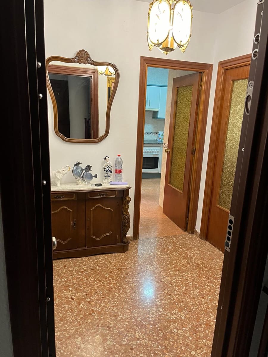 3 bedroom Flat for rent in Velez-Malaga with garage - € 800 (Ref: 8173841)